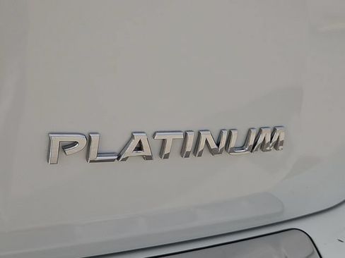 Used 2015 Nissan Pathfinder Platinum FWD image 8