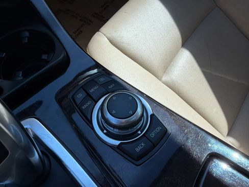 Used 2011 BMW 550i xDrive Sedan AWD/4WD image 34