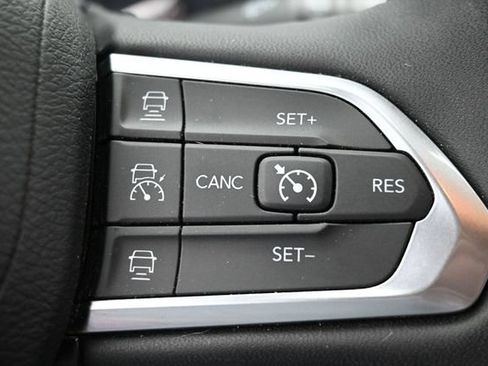 Used 2023 Jeep Compass Limited w/ Elite Group AWD/4WD image 16