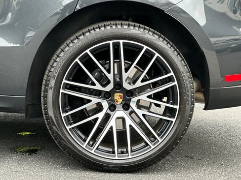 Certified 2026 Porsche Macan AWD/4WD image 31