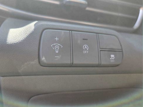 Used 2024 Hyundai Elantra SE FWD image 22