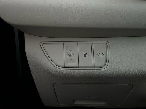 Used 2025 Genesis G70 2.5T image 22