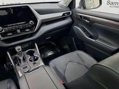 Used 2022 Toyota Highlander Platinum image 24