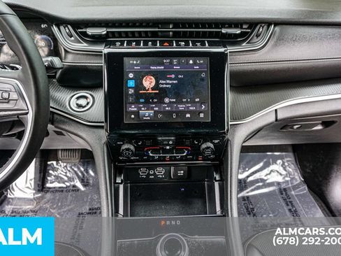 Used 2025 Jeep Grand Cherokee Altitude AWD/4WD image 38