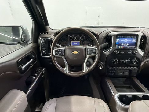Used 2022 Chevrolet Silverado 1500 LTZ w/ Z71 Off-Road Package AWD/4WD image 4