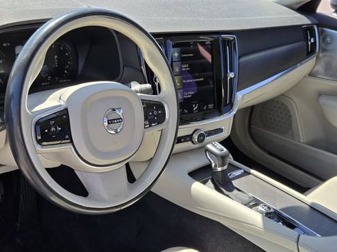 Used 2017 Volvo V90 T6 Cross Country image 10