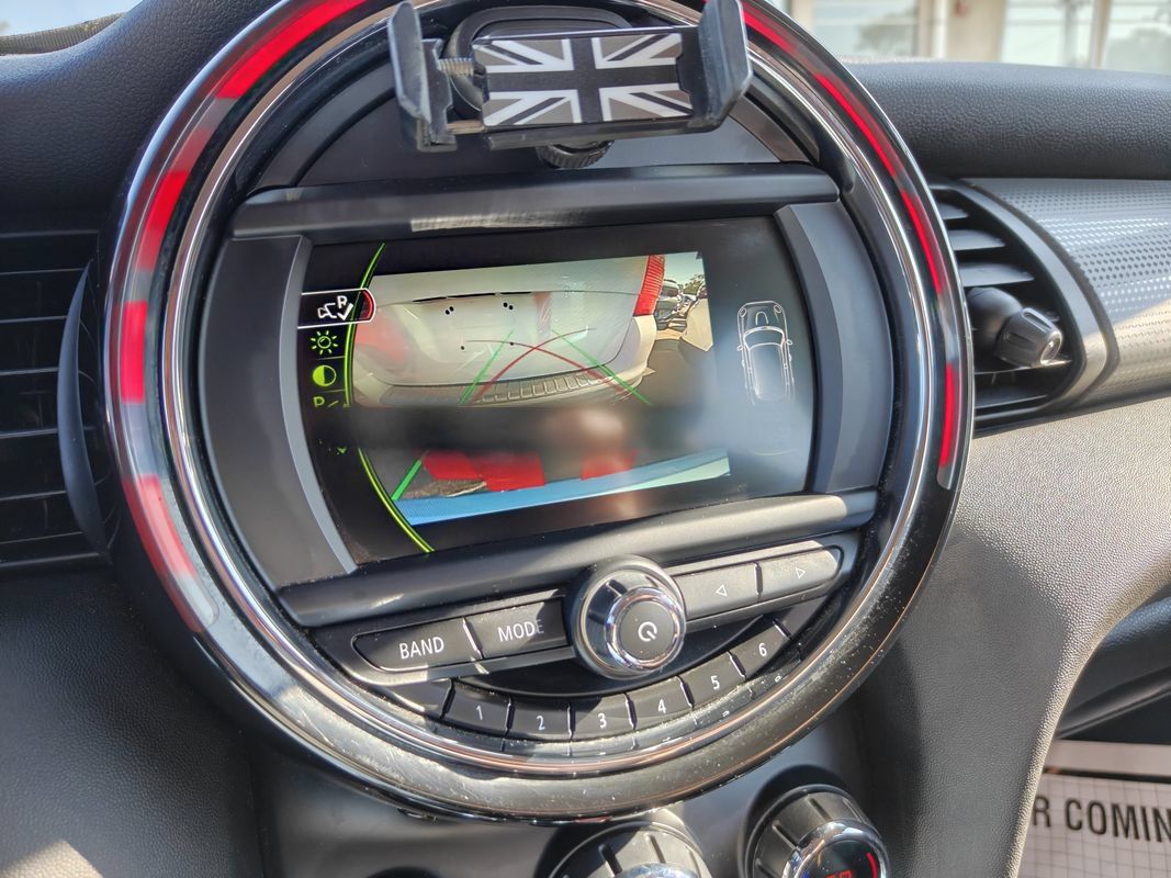 Used 2018 MINI Cooper 4-Door Hardtop FWD image 26