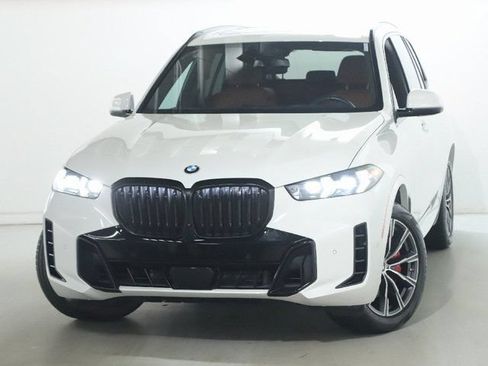 Used 2024 BMW X5 xDrive40i w/ M Sport Package AWD/4WD image 3