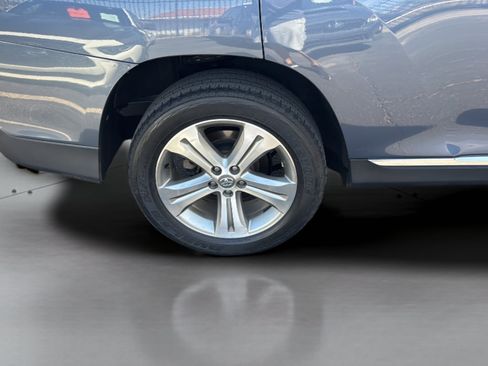 Used 2011 Toyota Highlander Limited w/ Tow Pkg AWD/4WD image 36