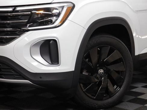 Certified 2024 Volkswagen Atlas SE w/ Black Wheel Package image 3