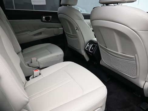 Used 2025 Kia Sorento SX image 24