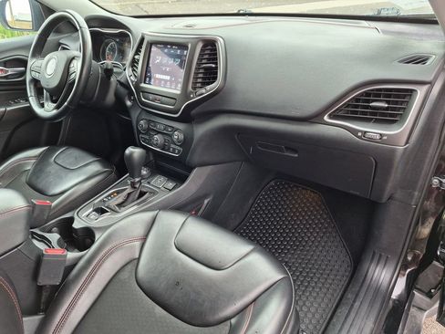 Used 2020 Jeep Cherokee Trailhawk w/ Cold Weather Group AWD/4WD image 22