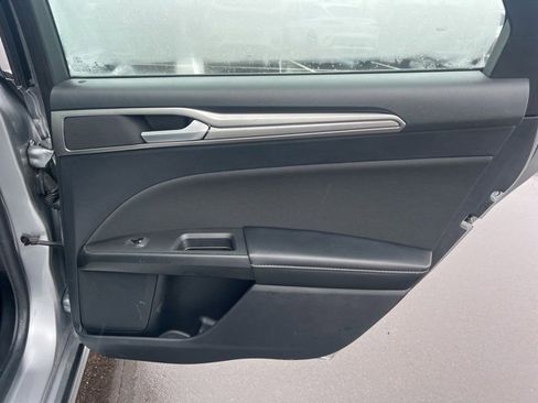 Used 2020 Ford Fusion SE image 12