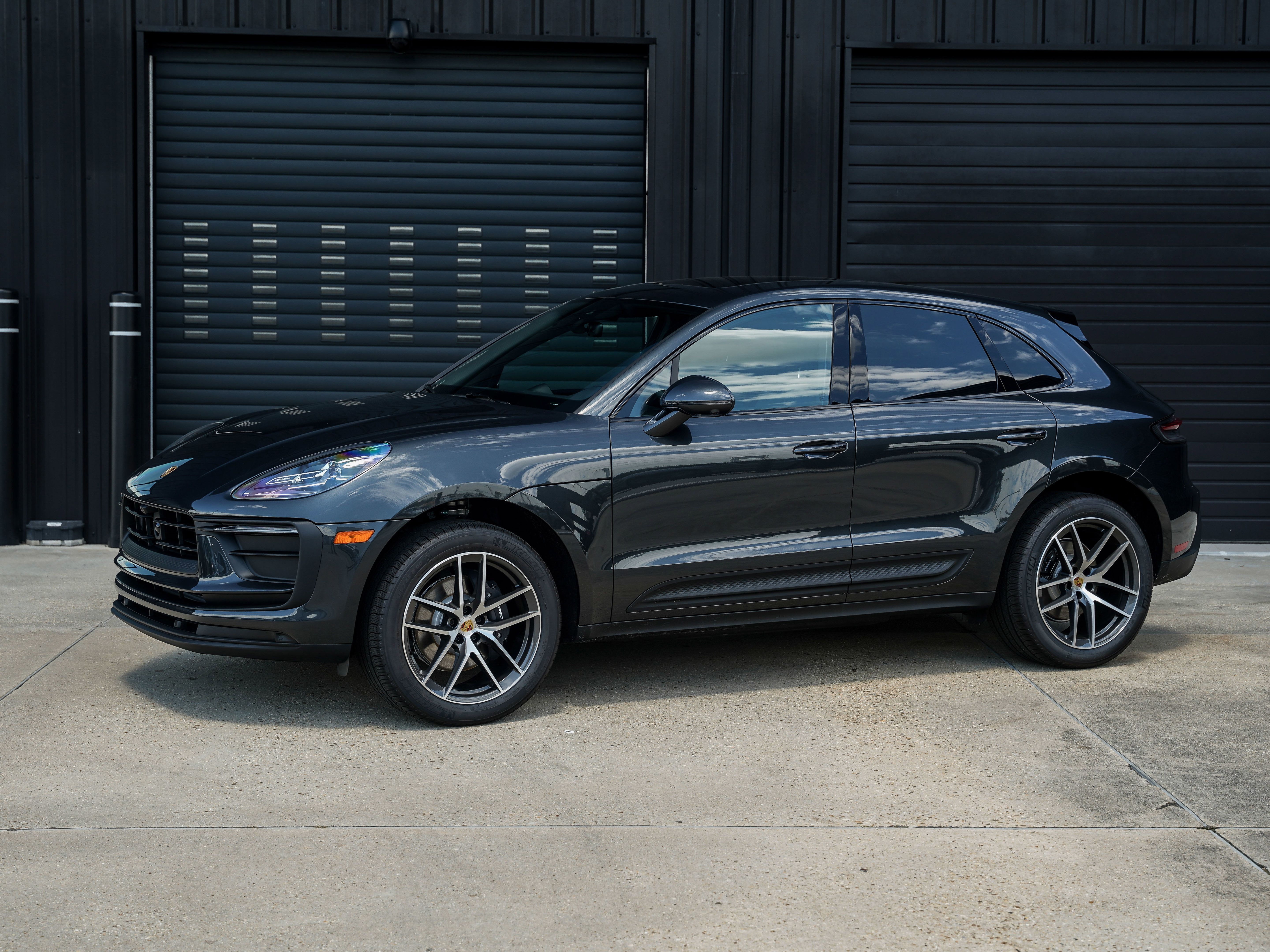 Certified 2026 Porsche Macan AWD/4WD image 1