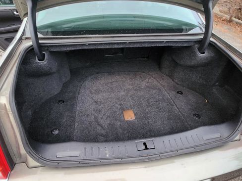 Used 2011 Cadillac DTS Luxury image 45