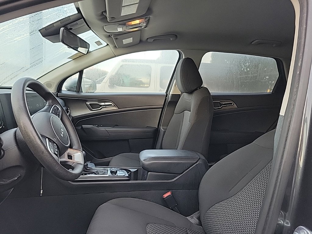 Used 2023 Kia Sportage LX AWD/4WD image 6