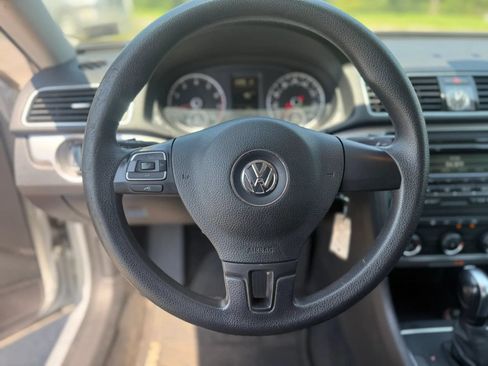 Used 2013 Volkswagen Passat 2.5 S FWD image 15