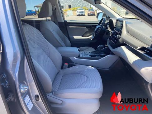 Used 2022 Toyota Highlander LE AWD/4WD image 18
