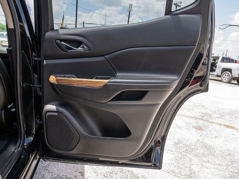 Used 2019 GMC Acadia Denali w/ Technology Package FWD image 14