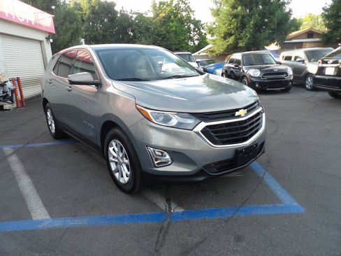 Used 2018 Chevrolet Equinox LT FWD image 2