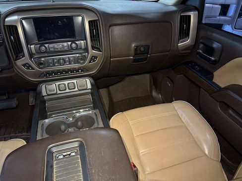 Used 2017 GMC Sierra 2500 Denali w/ Duramax Plus Package AWD/4WD image 9
