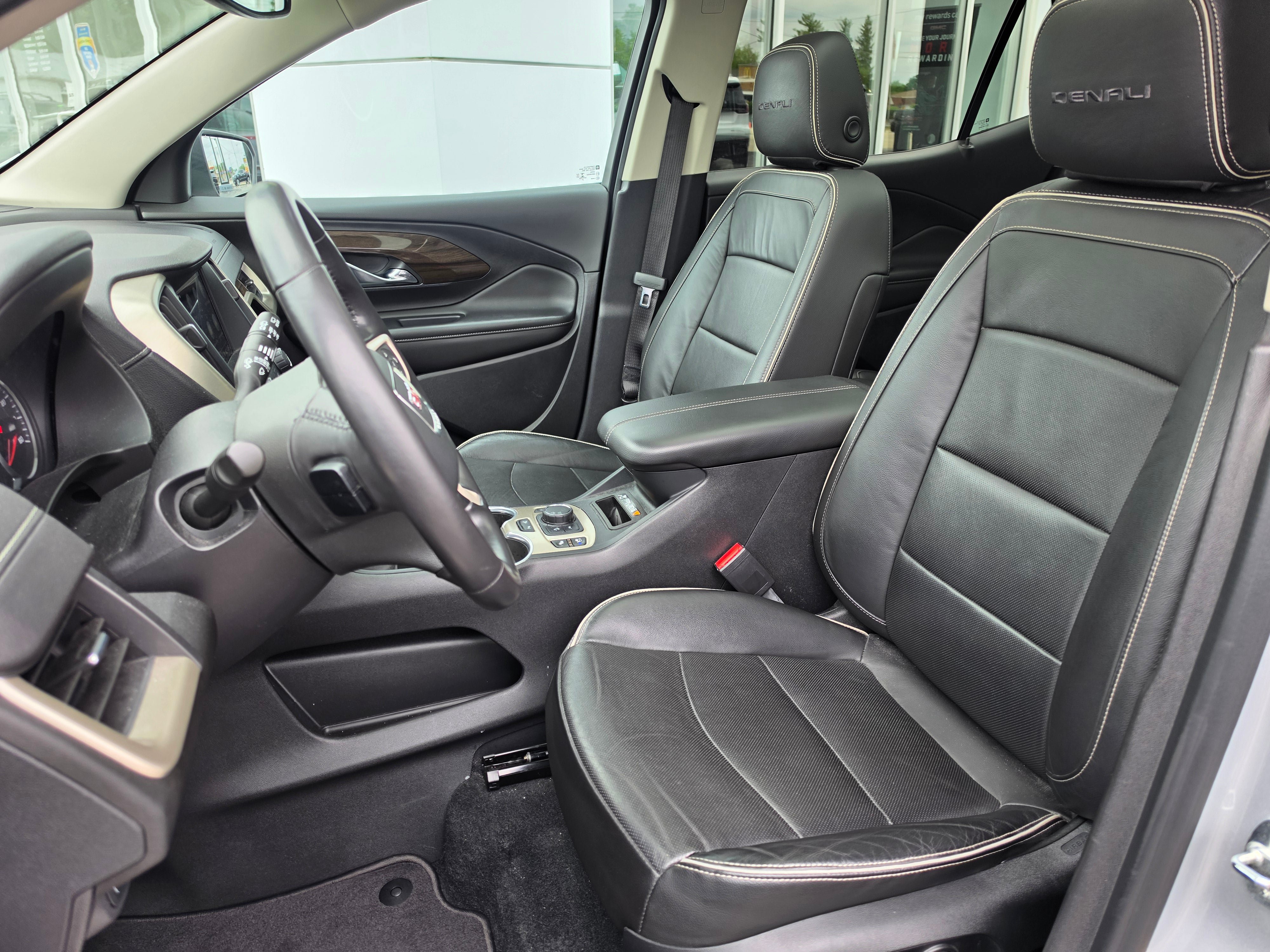 Used 2020 GMC Terrain Denali w/ Denali Premium Package FWD image 10