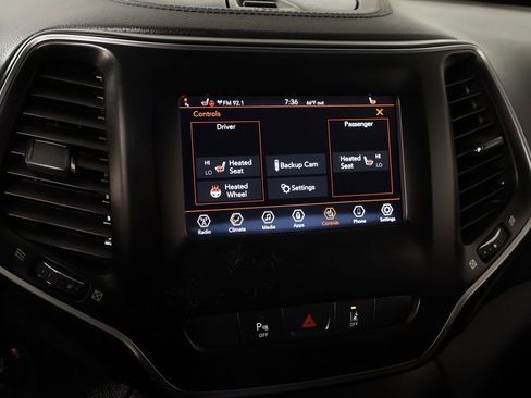 Used 2021 Jeep Cherokee Latitude Plus image 7