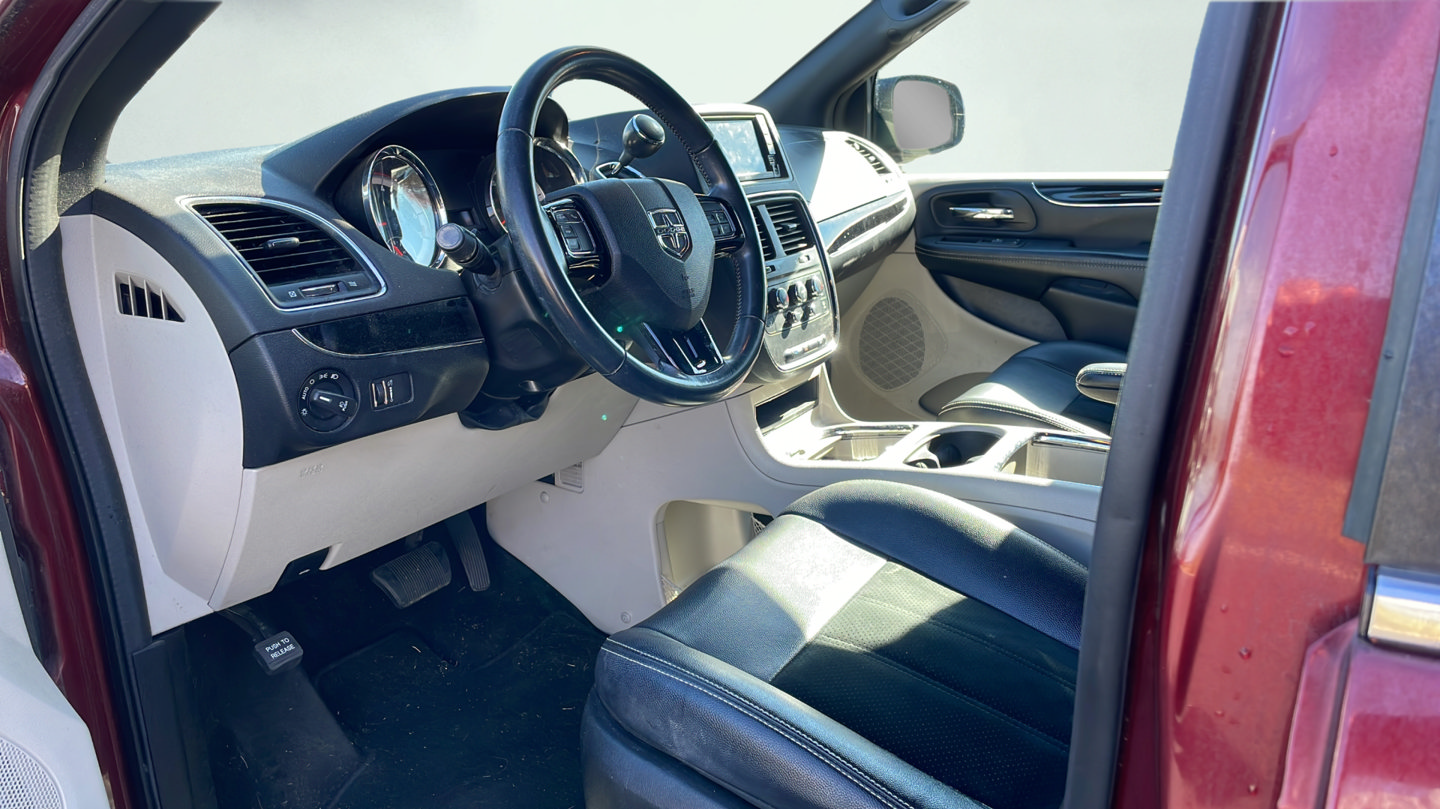 Used 2018 Dodge Grand Caravan SXT FWD image 9