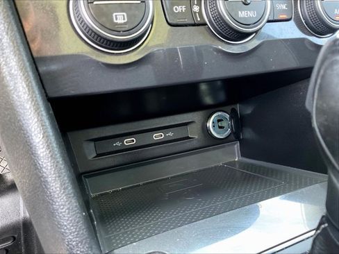 Used 2021 Volkswagen Tiguan SEL FWD image 25