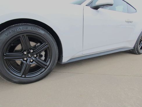 Used 2024 Ford Mustang Premium image 9