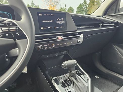 New 2026 Kia Niro LX image 18