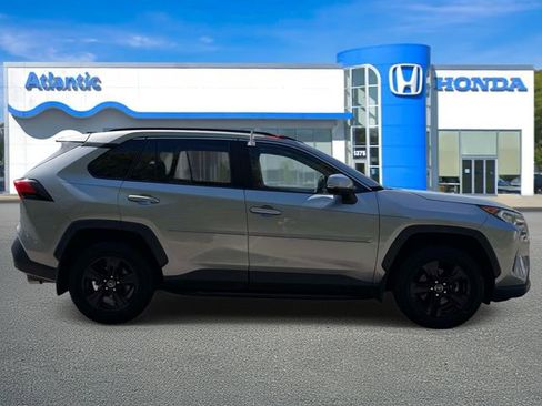 Used 2019 Toyota RAV4 XLE w/ Convenience Package AWD/4WD image 4