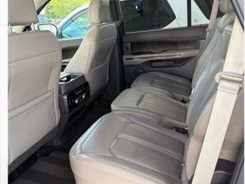 Used 2019 Ford Expedition Limited w/ Equipment Group 302A AWD/4WD image 9