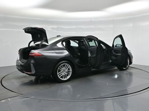 Used 2025 BMW 530i image 6