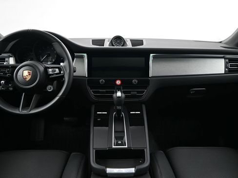 Certified 2026 Porsche Macan image 9