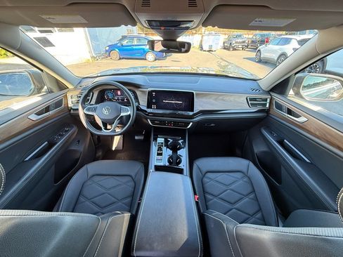 Used 2025 Volkswagen Atlas SE AWD/4WD image 22