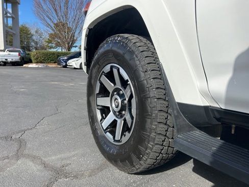 Used 2017 Toyota 4Runner TRD Off-Road image 12