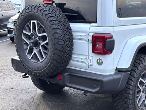 Used 2024 Jeep Wrangler Sahara w/ Technology Group image 11