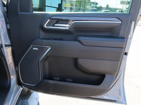 Used 2024 Chevrolet Silverado 2500 LTZ w/ LTZ Plus Package AWD/4WD image 43