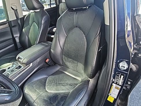 Used 2021 Toyota Highlander Limited image 12