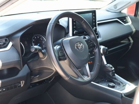 Used 2021 Toyota RAV4 XLE Premium image 14