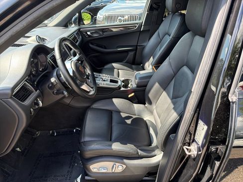 Used 2018 Porsche Macan AWD/4WD image 9