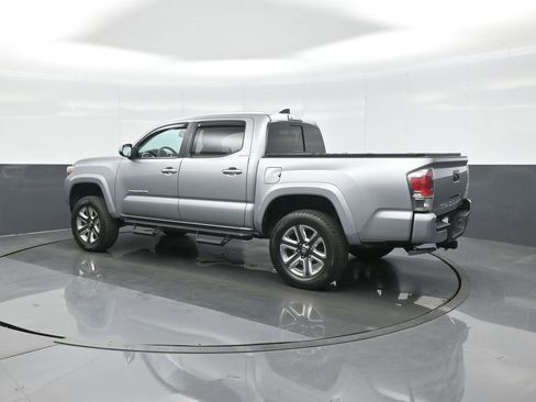 Used 2017 Toyota Tacoma Limited w/ Tow Package image 7