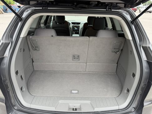 Used 2015 Chevrolet Traverse LT w/ Style and Technology Package FWD image 9