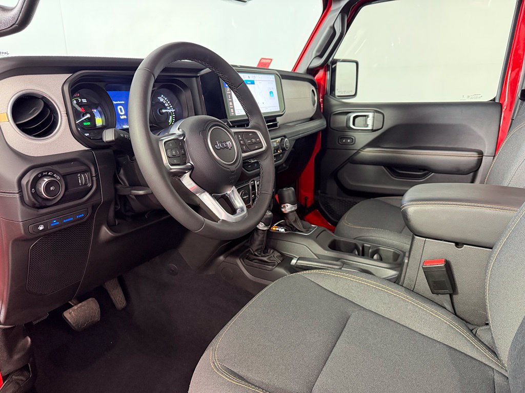 Used 2025 Jeep Wrangler Unlimited Sahara AWD/4WD image 22