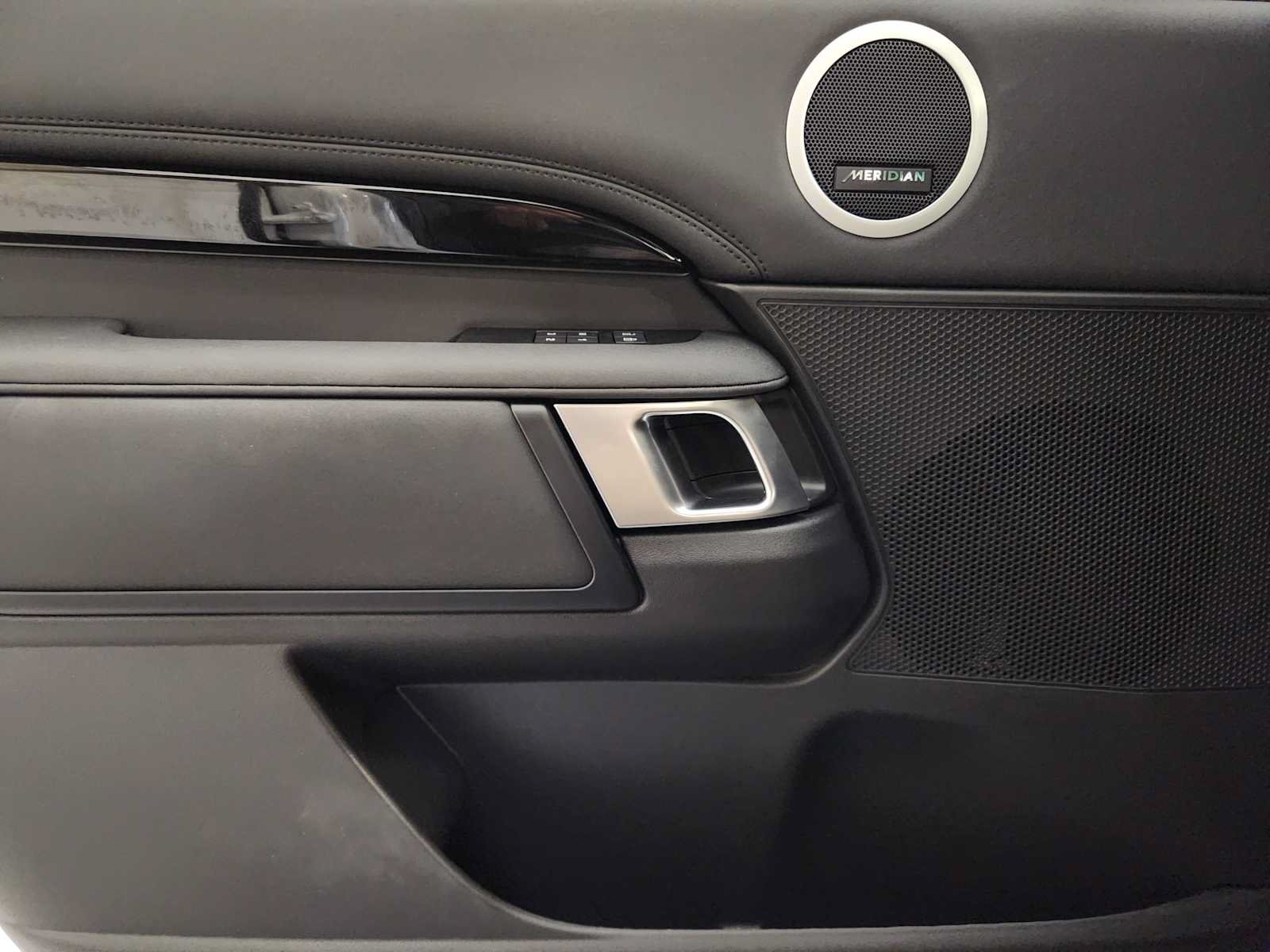 Used 2026 Land Rover Discovery S AWD/4WD image 23
