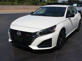 Used 2024 Nissan Altima 2.5 SR w/ SR Premium Package image 2