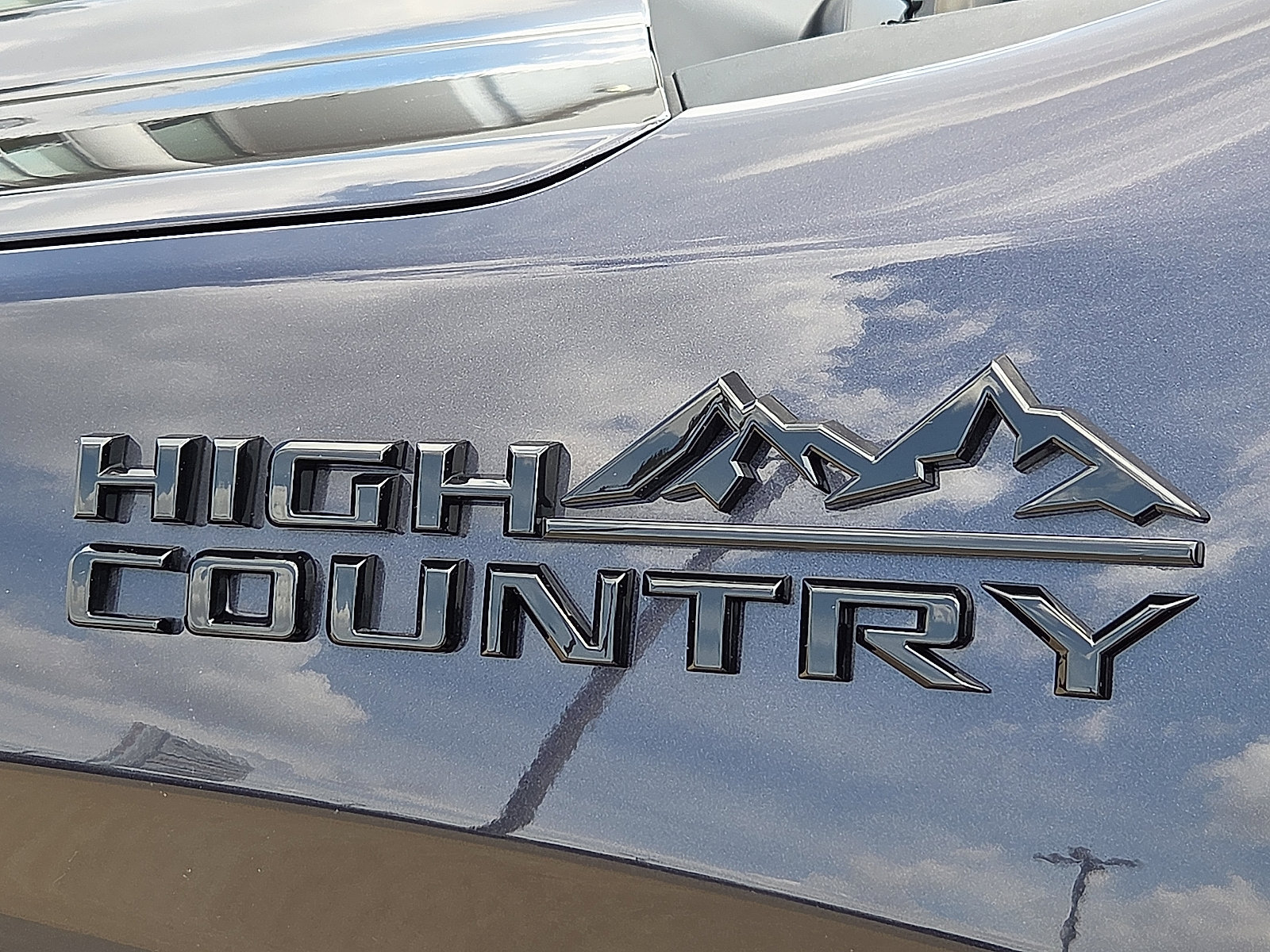 Used 2024 Chevrolet Silverado 1500 High Country w/ High Country Premium Package AWD/4WD image 9