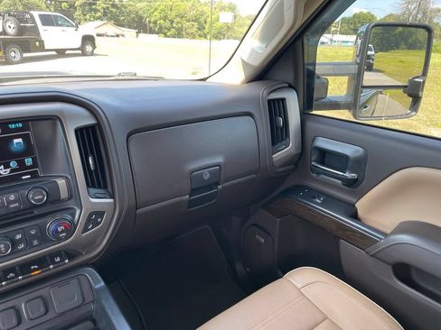 Used 2019 GMC Sierra 2500 Denali AWD/4WD image 33