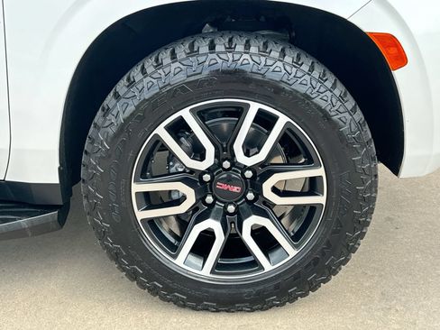Used 2023 GMC Yukon AT4 AWD/4WD image 10